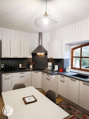 Kjøleskap, mikrobølgeovn og oppvaskmaskin