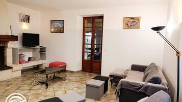 Télévision, cheminée