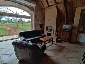 Télévision, cheminée