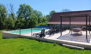 Een verwarmd zwembad