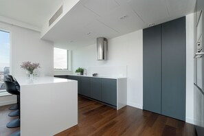 ไมโครเวฟ, เตาอบ, เครื่องล้างจาน, เครื่องชงกาแฟ/ชา