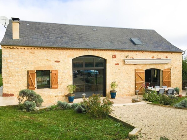 Exterior - La Grange de Latapie (DEGAGNAC)