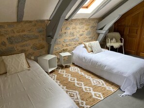 3 bedrooms, free WiFi - Gîtes de France® - Les Peyrières (AUTOIRE)