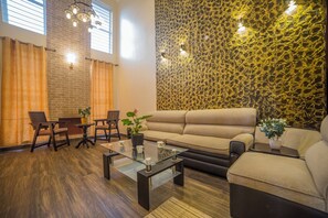 別墅, 3 間臥室 | 起居區 | 35-吋LED 液晶電視，提供衛星頻道