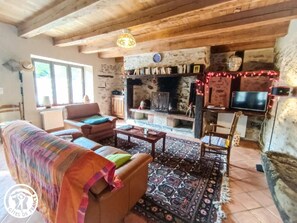 TV, fireplace