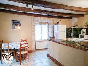 Fridge, microwave, dishwasher - Gîtes de France® - At the end of the village... (PARNAC)