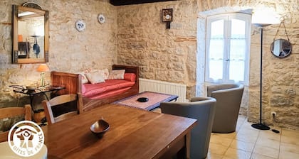 GĂźtes de FranceÂź - Au fond du village...