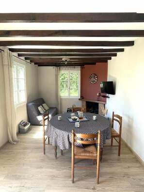 Dining - Le Chalet Beau Soleil (SAINT PERDOUX)