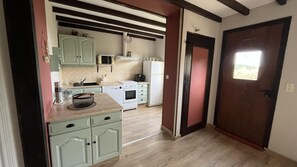 Fridge, microwave, dishwasher - Le Chalet Beau Soleil (SAINT PERDOUX)