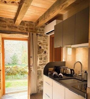 Microwave, dishwasher