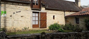 LA GRANGE - VARAIRE - Gîte