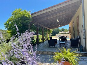 屋外ダイニングエリア