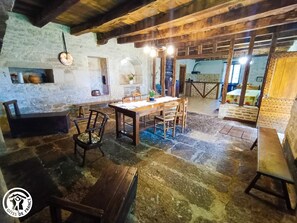 Dining - Gîtes de France® - Le Mazut Haut (DURBANS)