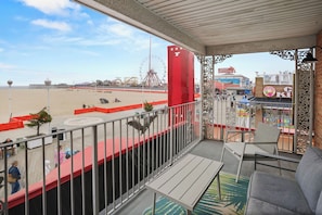 Property grounds - Condo Directly on the Boardwalk (Ocean City)