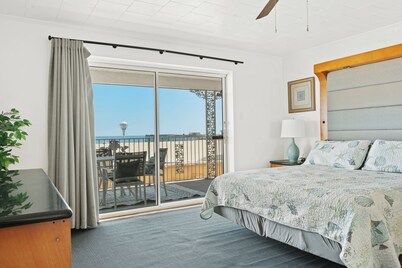 Oceanfront Boardwalk Condo Downtown