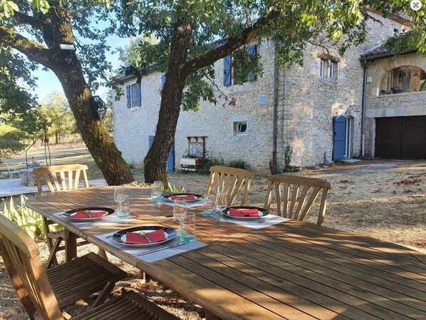 Outdoor dining