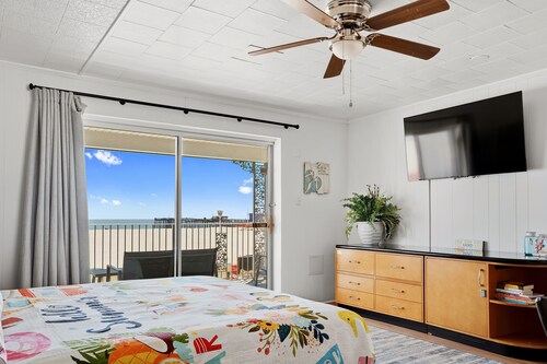 Direct Oceanfront Boardwalk Condo