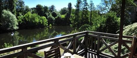 تناول الطعام بالخارج