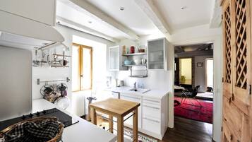 Réfrigérateur, micro-ondes, lave-vaisselle