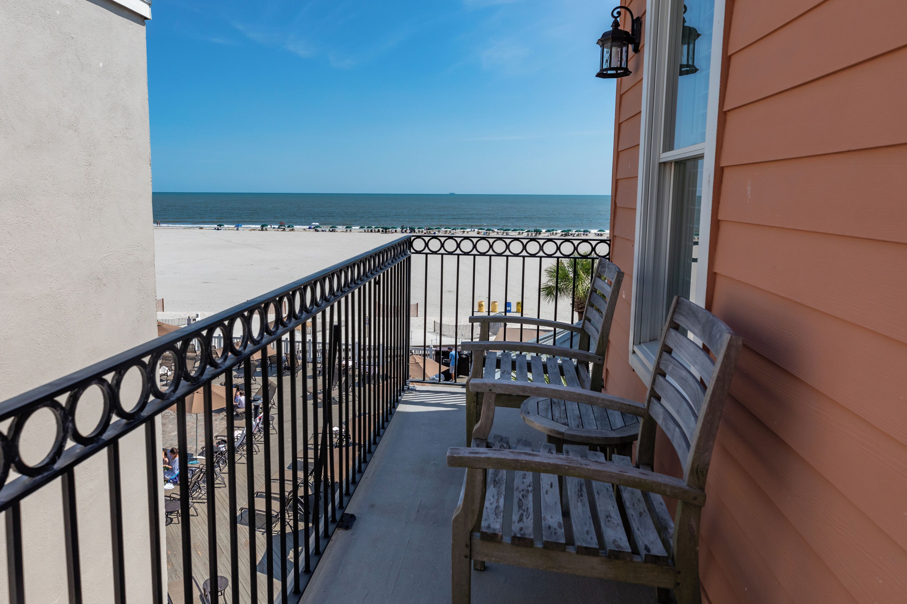 Charming Boardwalk Home, Oceanfront with Resort Pool!
