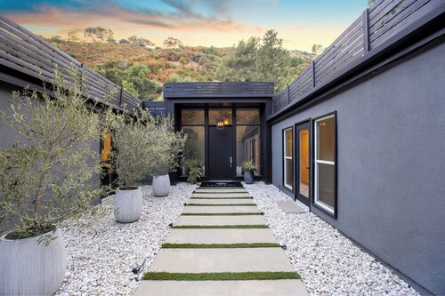 Franklin Canyon - Retreat in the Heart of BH with Private Sauna & Spa