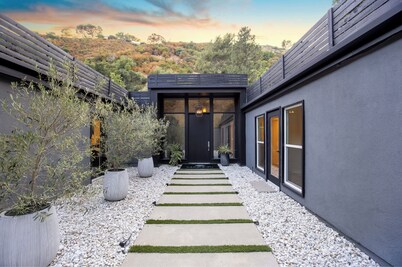 Franklin Canyon - Retreat in the Heart of BH with Private Sauna & Spa