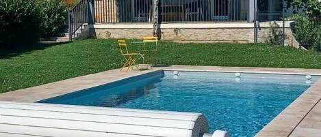 Lämmitetty uima-allas