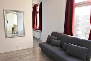 Comfort Condo, 3 Bedrooms | Living area