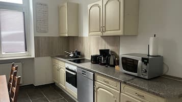 Condo tiện nghi đơn giản, 3 phòng ngủ | Bếp riêng | Tủ lạnh, lò vi sóng, lò nướng, bếp nấu