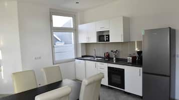 Condo tiện nghi đơn giản, 3 phòng ngủ | Bếp riêng | Tủ lạnh, lò vi sóng, lò nướng, bếp nấu