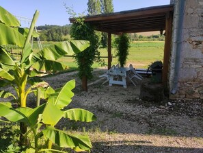 Outdoor dining - Lastoueilles Mill (SAINT-MARTIN-LE-REDON)