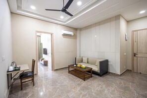 Premium Studio Suite, Balcony, City View | Iron/ironing board, free WiFi - Axon Mayfield Garden Near Artemis Hospital sector 51 (Gurugram)