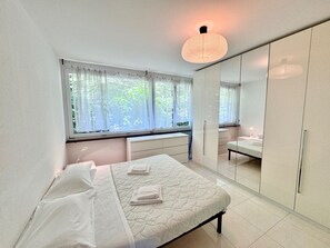 Family Apartment, 1 Bedroom (Melide Lake View)