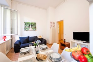 Standard-Apartment, Mehrere Schlafzimmer (Ferienhaus in Lugano) | Wohnbereich