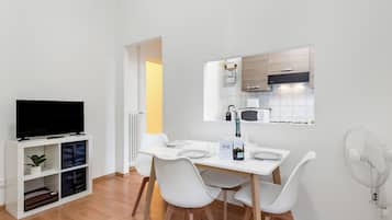 Standard Apartment, Multiple Bedrooms (Ferienhaus in Lugano) | Dining