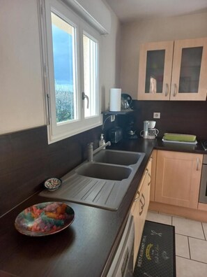 Réfrigérateur, micro-ondes, four, lave-vaisselle