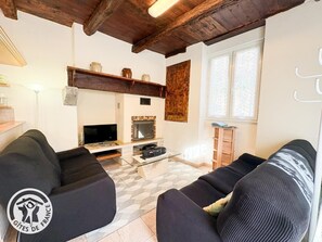 TV, fireplace, DVD player - Garden of Eden - CAJARC (CAJARC)