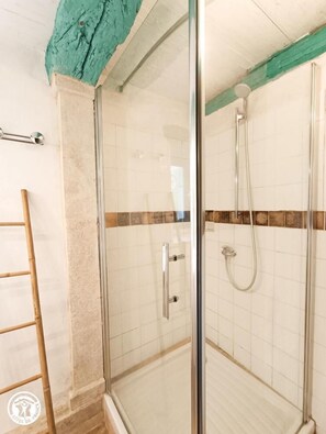 Shower, towels - 46g12089 - Maxou - Gîte (MAXOU)
