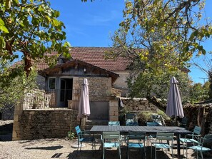 Outdoor dining - L'Oustal de Georges - SAULIAC-SUR-CELE (SAULIAC-SUR-CELE)