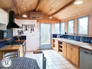 Fridge, microwave, dishwasher - L'Oustal de Georges - SAULIAC-SUR-CELE (SAULIAC-SUR-CELE)