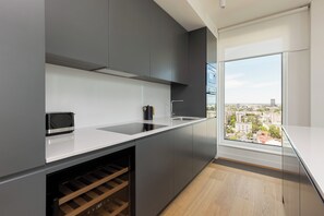 Apartment, 3 Schlafzimmer, 2 Bäder | Eigene Kochnische | Mikrowelle, Ofen, Wasserkocher mit Kaffee-/Teezubehör, Wasserkocher