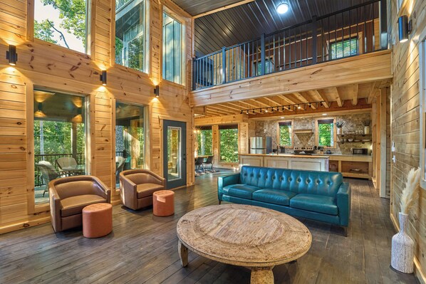 Smart TV, fireplace, video games, DVD player - Brand New Romantic Getaway Pool Cabin - Bonus Kids Room (Gatlinburg)