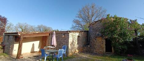 تناول الطعام بالخارج