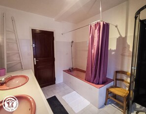 Shower - Gîtes de France® - Villa Lunelya (CALAMANE)