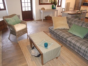 Televisión y chimenea 