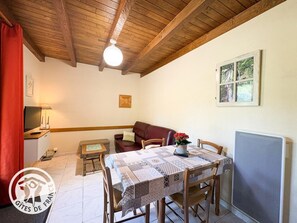 Dining - Gîtes de France® - Le Grillon (SOUSCEYRAC EN QUERCY)