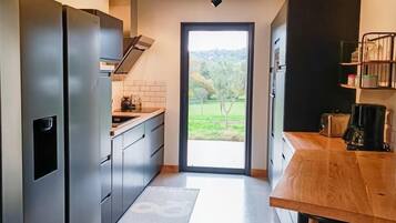 Microwave, dishwasher