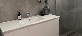 MOUNTVIEW residence is a gorgeous renovated house at the bottom of Mount Leura.