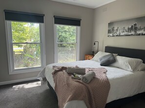 3 bedrooms, iron/ironing board, WiFi, bed sheets