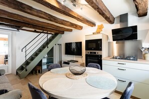 Dining - Gîtes de France® - GITES LA FERME DES VIEUX CHENE (SARRAZAC)